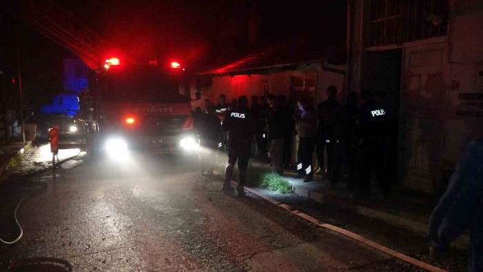 Burdur’da Gece Saatlerinde Bir Evde Çıkan Yangında Maddi Hasar Oluştu