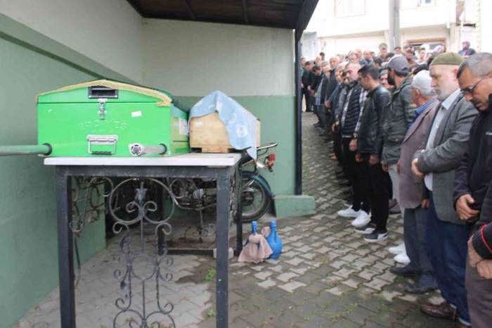 Biga’daki Trafik Kazasında Ölen Anne Ve Oğlu Toprağa Verildi