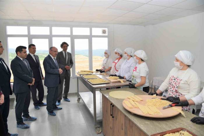 Vali Karadeniz Demirci’de Temaslarda Bulundu