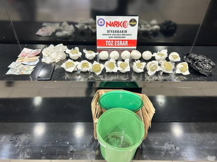 Üstü Baklava İle Kapatılmış Tatlı Kutularının İçinden Uyuşturucu Çıktı