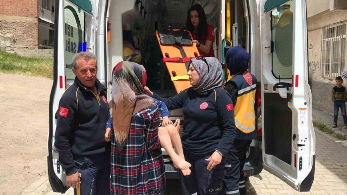 Elazığ’da 3 Yaşındaki Çocuğa Çarpan Otomobil Sürücüsü Kaçtı