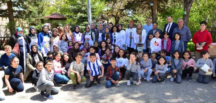 Minikler, Depremzedelere Destek İçin Yarıştı
