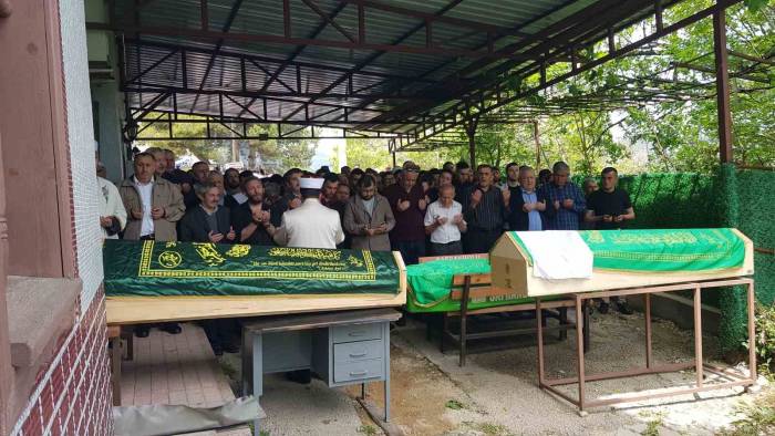 Kazada Ölen Çift Toprağa Verildi