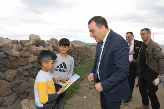 Kars Valisi Öksüz, Digor’da Bir Takım Ziyaretlerde Bulundu