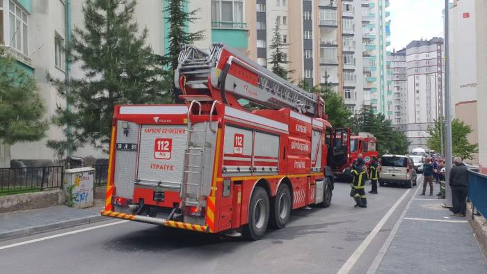 14 Katlı Binada Çıkan Yangında 1 Kişi Yaralandı