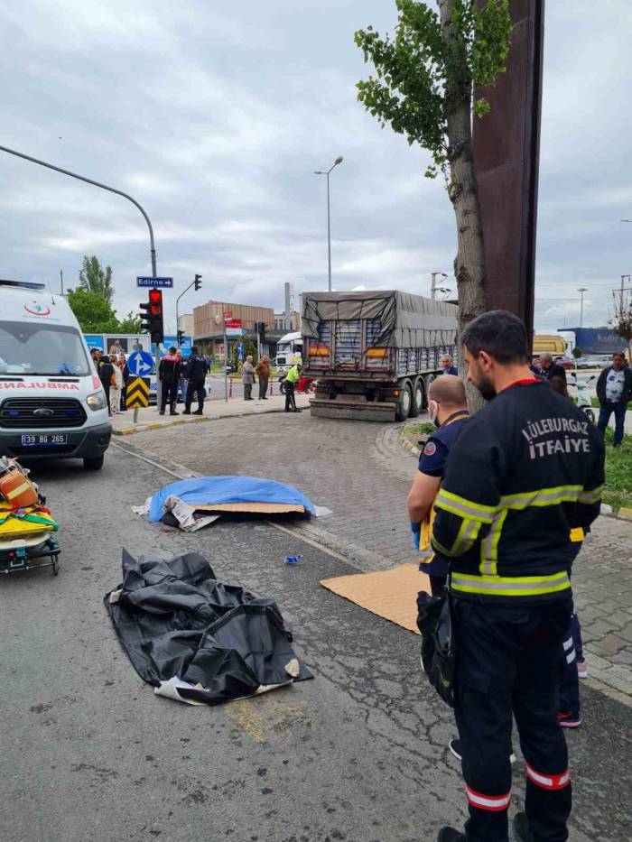 Anneanne Ve Torun Tır Çarpması Sonucu Hayatını Kaybetti