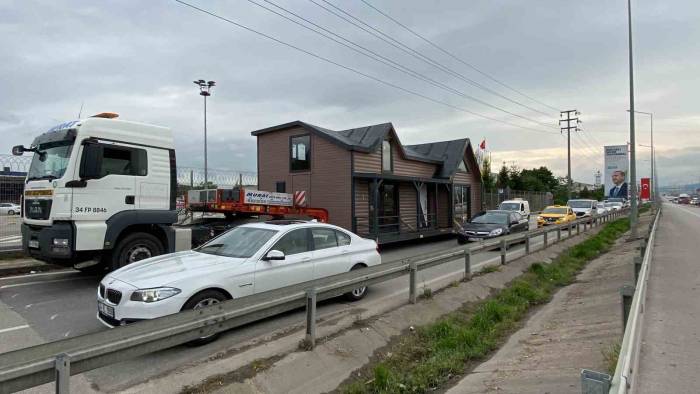 ’yürüyen Ev’ İzmit Trafiğini Altüst Etti