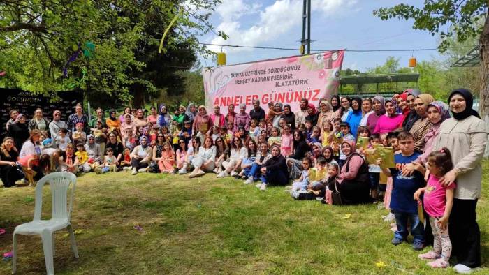 Miniklerden Anneler Günü Kutlaması