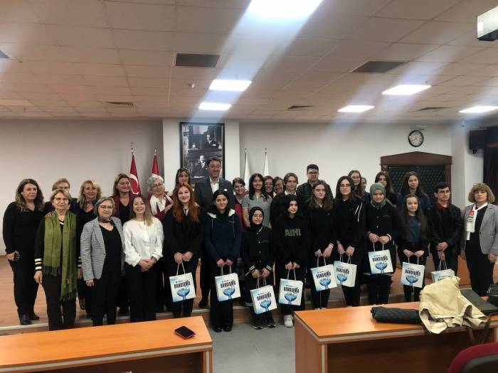 "mutlu Kadın Mutlu Toplum" Kompozisyon Yarışmasında Öğrenciler Ödül Aldı