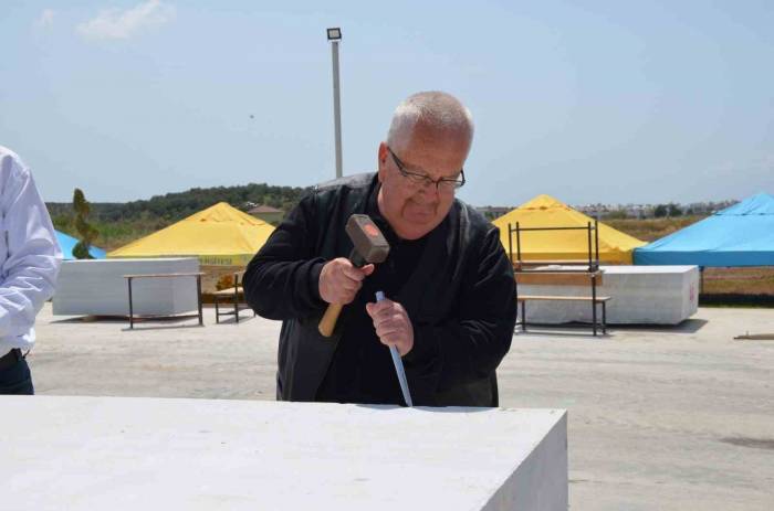 3. Gömeç Heykel Sempozyumu’nda İlk Çekiçler Vuruldu