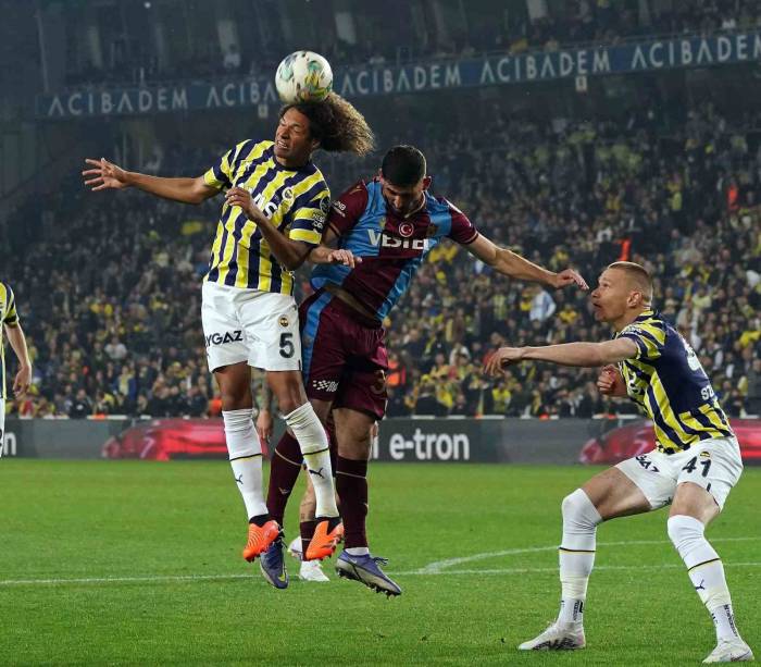 Spor Toto Süper Lig: Fenerbahçe: 3 - Trabzonspor: 1 (maç Sonucu)