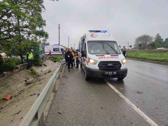 Tekirdağ’da Otobüs Bekleyen Yayaya Otomobil Çarptı: 1 Ölü