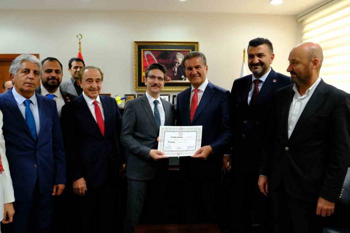 Milletvekili Sarıgül Mazbatasını Aldı