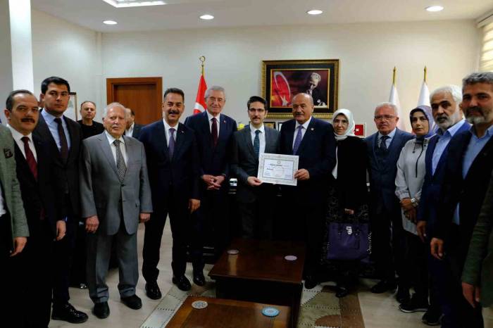 Ak Parti Milletvekili Karaman Mazbatasını Aldı