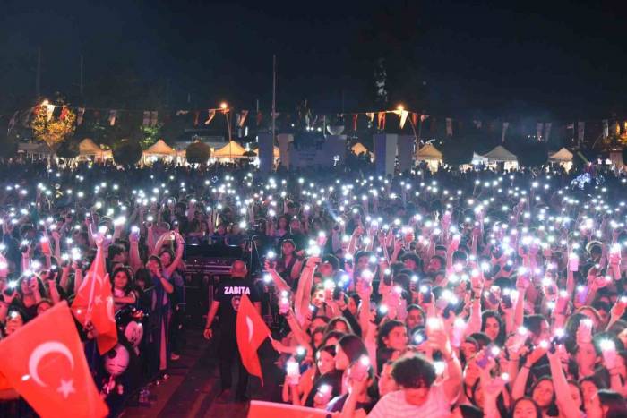 Fethiye’de 19 Mayıs Coşkusu “gripin” Konseriyle Yaşandı