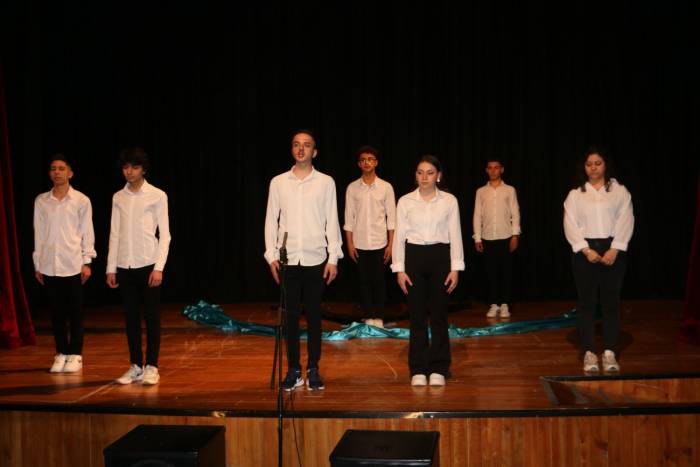 Mesleki Eğitim Merkezi Öğrencileri 19 Mayıs’ı Sgm’de Kutladı