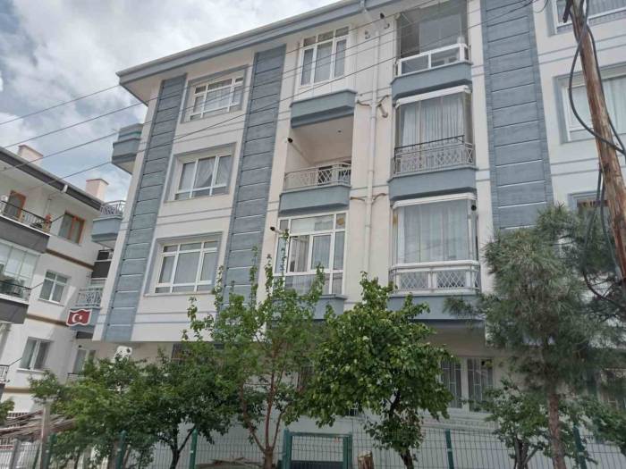 Tartıştığı Eşini Bıçakla Katletti