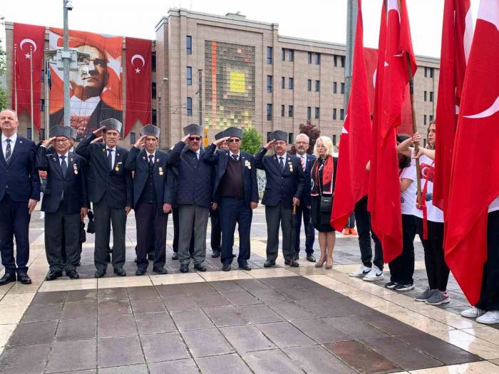 19 Mayıs Kutlamaları Çelenk Sunma Merasimiyle Başladı