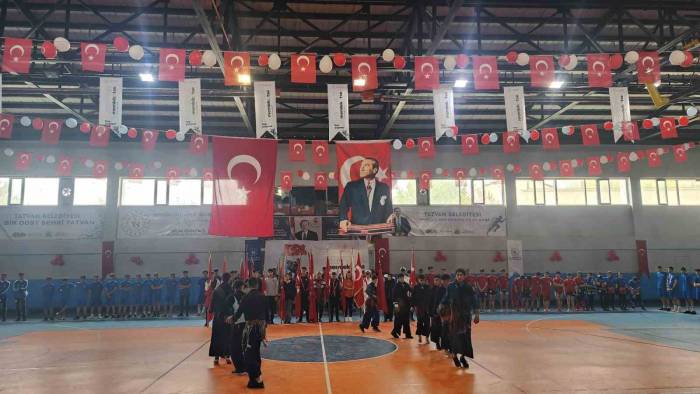 Tatvan’da 19 Mayıs Coşkusu