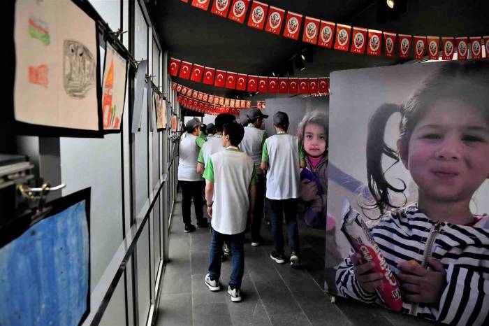 Afetzede Çocukların Resimleri Sergilendi