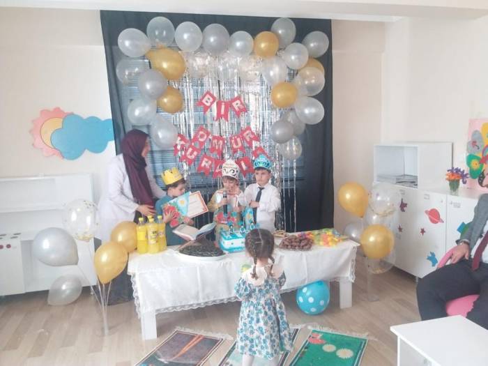 Gediz’de Minik Öğrencilerin Kur’ânı Kerime Geçme Sevinci