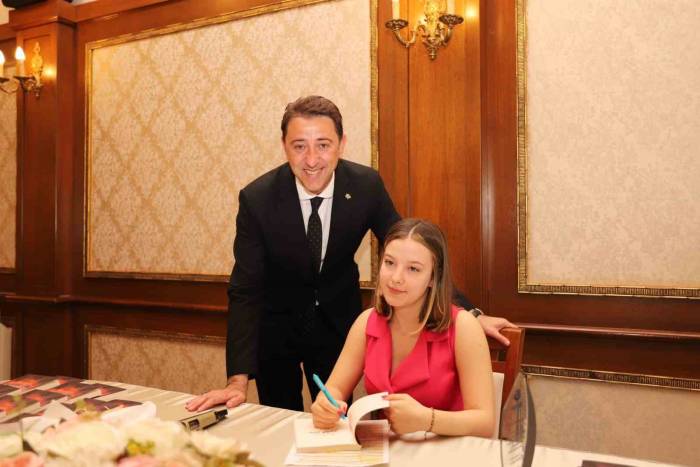 Genç Yazar Mucuk, Yeni Kitabını Tanıttı