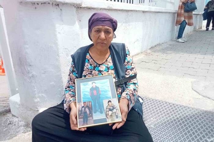 Kayıp Çocuklarının Kemiklerini 21 Yıl Sonra Bulup Defnettiler