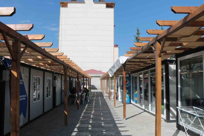 Pazarcık’ta 3 Farklı Noktada Konteyner Çarşı Hizmet Veriyor