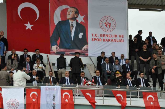 Kars Şehir Stadyumu’nda Bayram Coşkusu