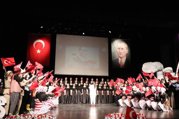 Kocaeli’de Tarihi Figürlerin De Yer Aldığı Orotoryo Gösterisi