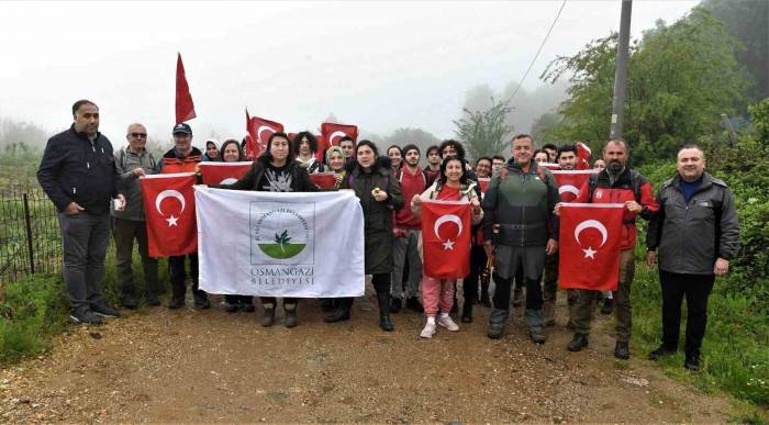 19 Mayıs’ı Uludağ’da Yürüyüş Yaparak Kutladılar