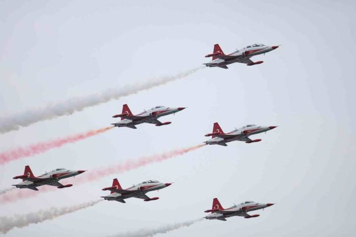 Türk Yıldızları Ve Solo Türk Gösterileri Nefes Kesti