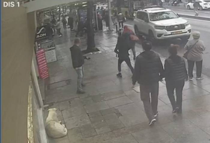 İstanbul’da Bıçaklı Ev Sahibi Dehşeti Kamerada: Kiracısından 10 Bin Lira Zam İstemiş