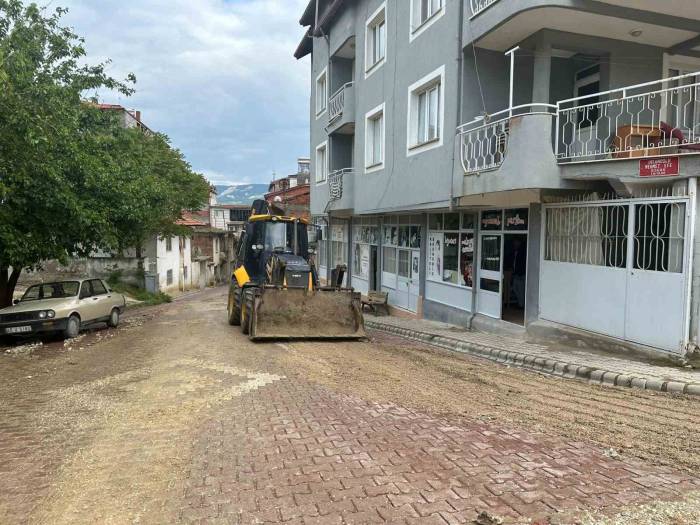 Selendi’de Sağanak Yağış Etkili Oldu