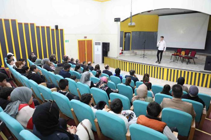 Ağrı’da En Çok Kitap Okunan Okullar Ve En Çok Kitap Okuyan Öğrencilere Ödülleri Verildi