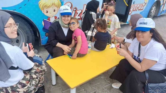 Öğrenciler Depremzedeleri Yalnız Bırakmıyor