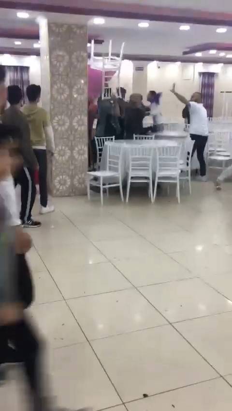 Düğünde Meydan Kavgası, Masa Ve Sandalyeler Havada Böyle Uçuştu