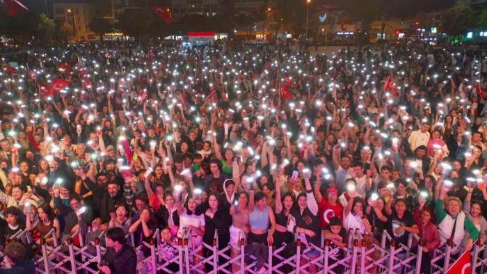 Didim’de 19 Mayıs Kutlamaları Casalini Konseri İle Devam Etti