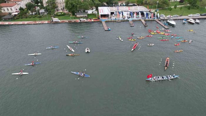Fatih Belediyesi, 80 Tekne 150 Sporcu Katılımı İle 19 Mayıs Geçit Töreni Düzenledi