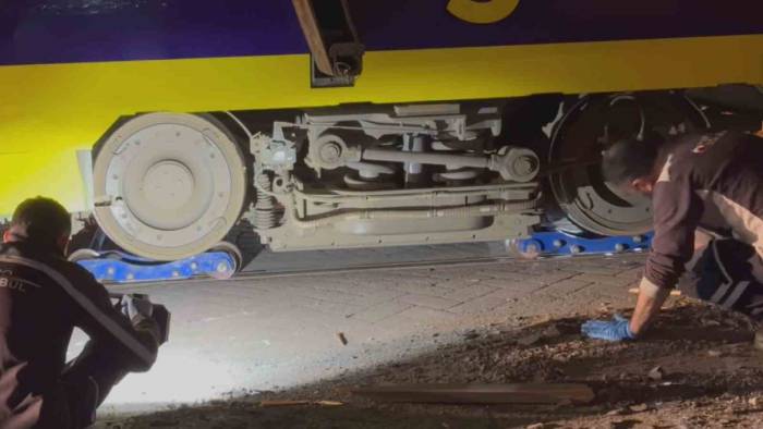 Gülhane’de Tramvay Raydan Çıktı