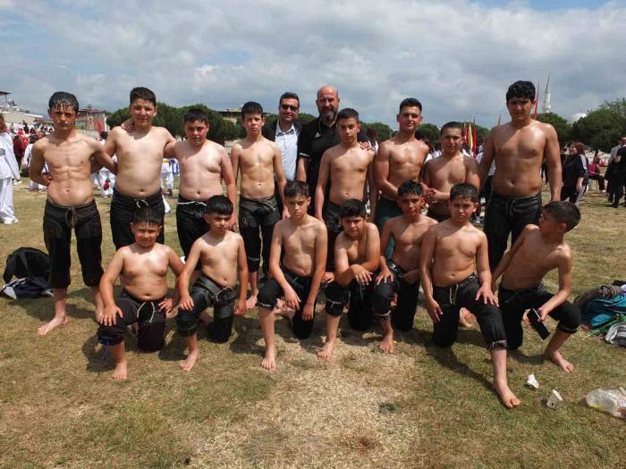 Burhaniye’de Başpehlivanlar Yetişecek