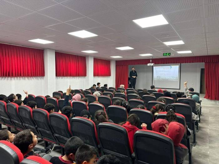 Kars’ta Öğrencilere Siber Suçlar Anlatıldı