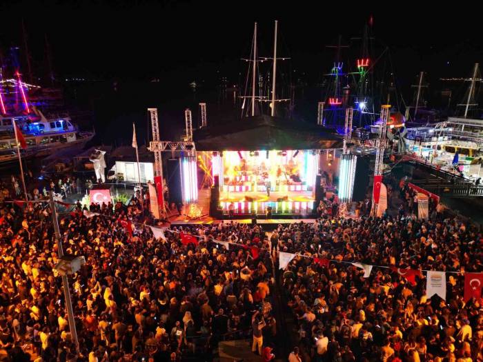 Marmaris’te Binlerce Kişi 19 Mayıs Coşkusuna Katıldı