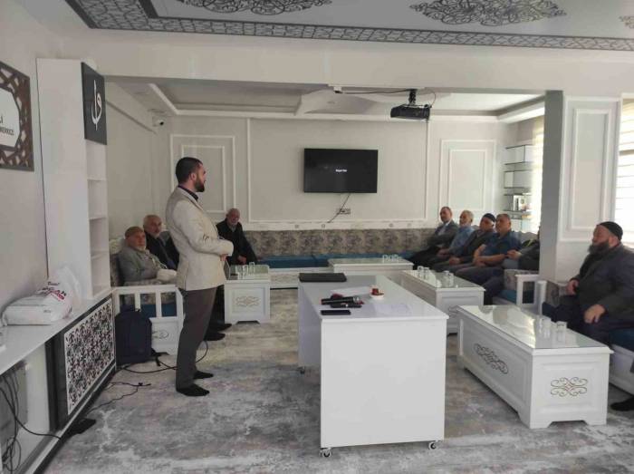 Türkeli’de Hacı Adaylarına Eğitim