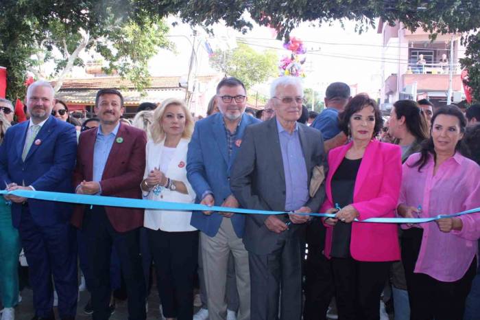 Menemen’de Çilek Tadında Festival