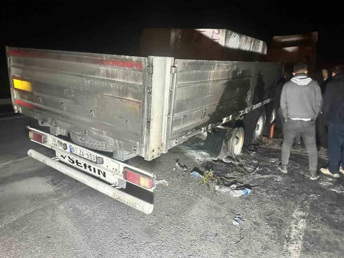 Mermer Blok Yüklü Tırda Yangın Çıktı