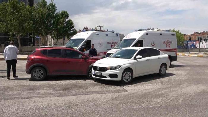 Elazığ’da Trafik Kazası: 2 Yaralı