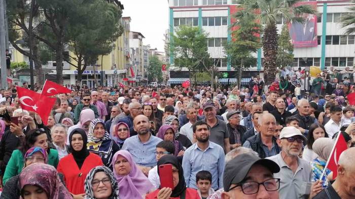 Bakan Kasapoğlu’ndan Togg’la Manisa’da İlçe Turu