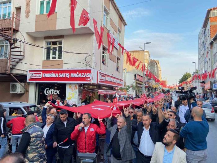 Beyoğlu’nda Cumhur İttifakı Türk Bayraklarıyla Yürüyüş Yaptı