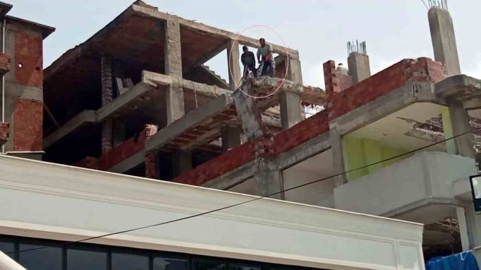 Metrelerce Yükseklikteki İnşaatta Güvenlik Önlemi Almadan Çalıştılar